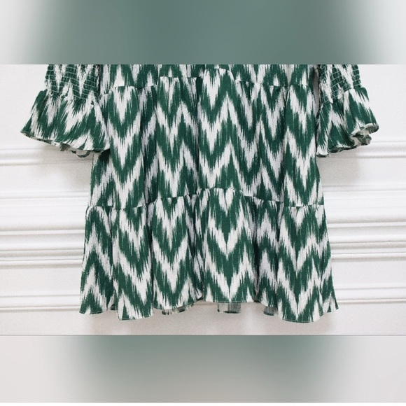 Green Ikat Kenzo Dress
POMANDER PLACE Size M - Picture 8 of 14